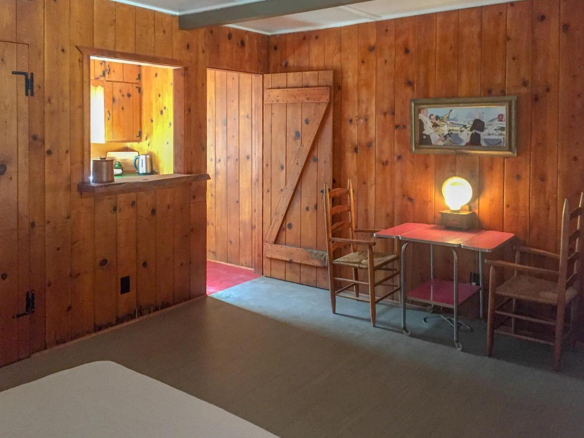 Motel Ranch House