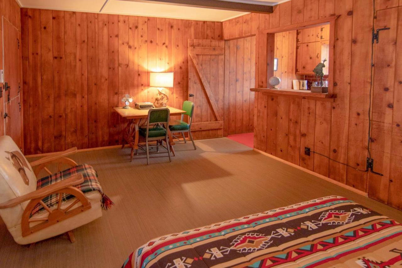 Ranch House Motel 2*